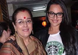 sonakshi with her mother